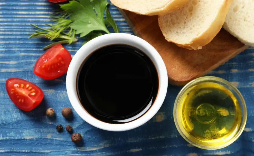 Ocet balsamiczny - do czego używać? Sekrety smaku w kuchni!