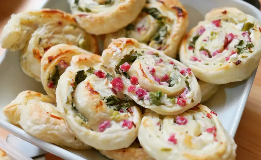 Ile piec ciasto francuskie? Sekrety chrupkości i smaku!